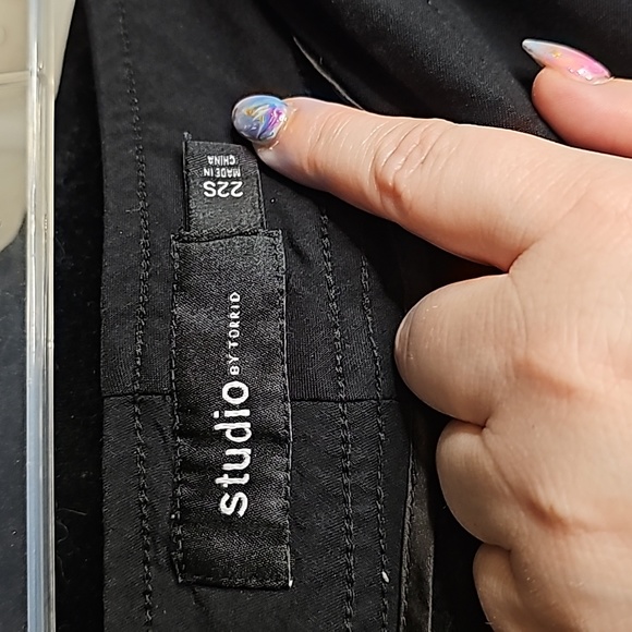 Studio by Torrid sz 22S short straight leg trousers - Picture 2 of 7